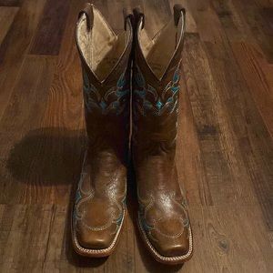 Circle G Ladies Turquoise Embroidered Small Square Boot L5239. Size 8 1/2M